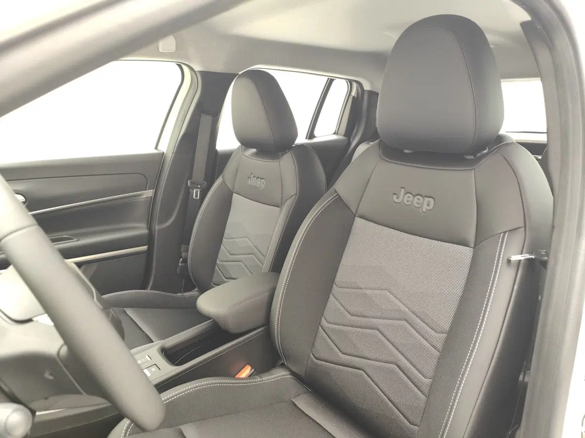 Jeep Avenger nuova a Como (12)