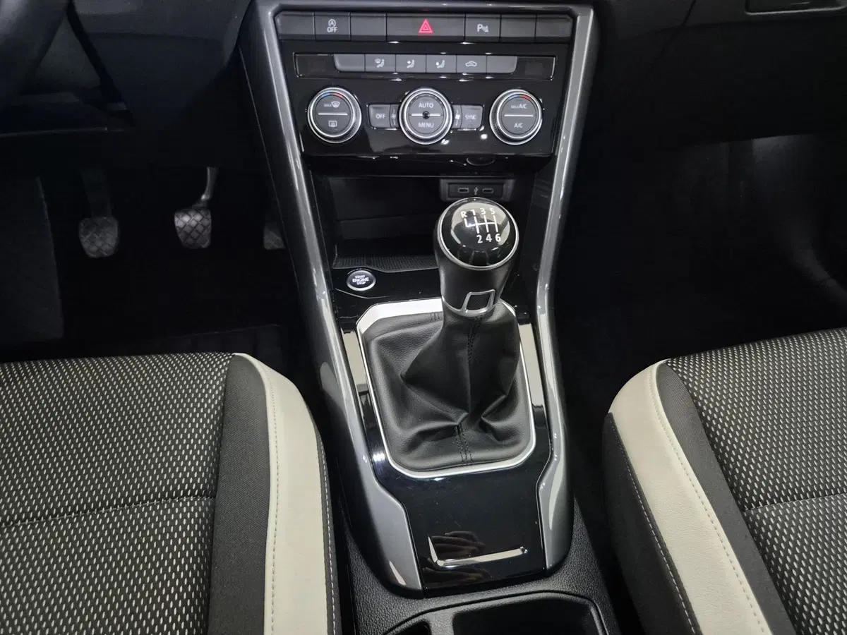 Volkswagen T-Roc usata a Torino (11)