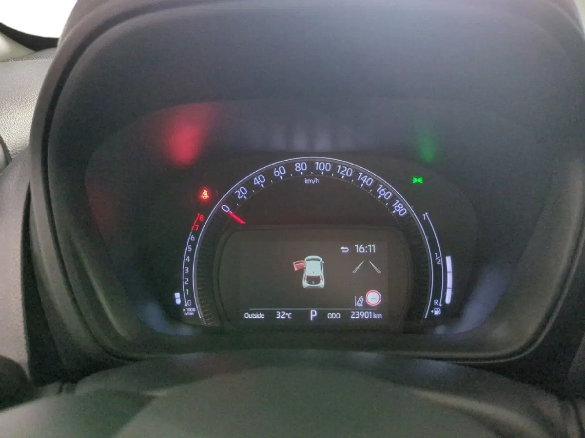 Toyota Aygo X usata a Milano (13)