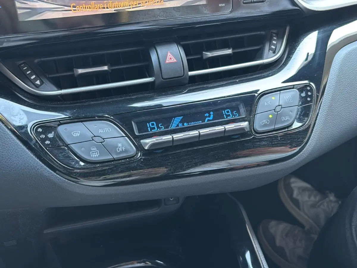 Toyota Toyota C-HR usata a Bologna (15)