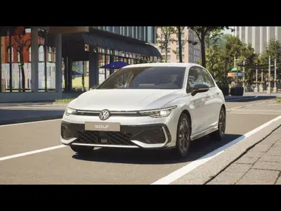 Volkswagen Golf 1.5 eTSI 150 CV EVO ACT DSG R-Line nuova a Livorno