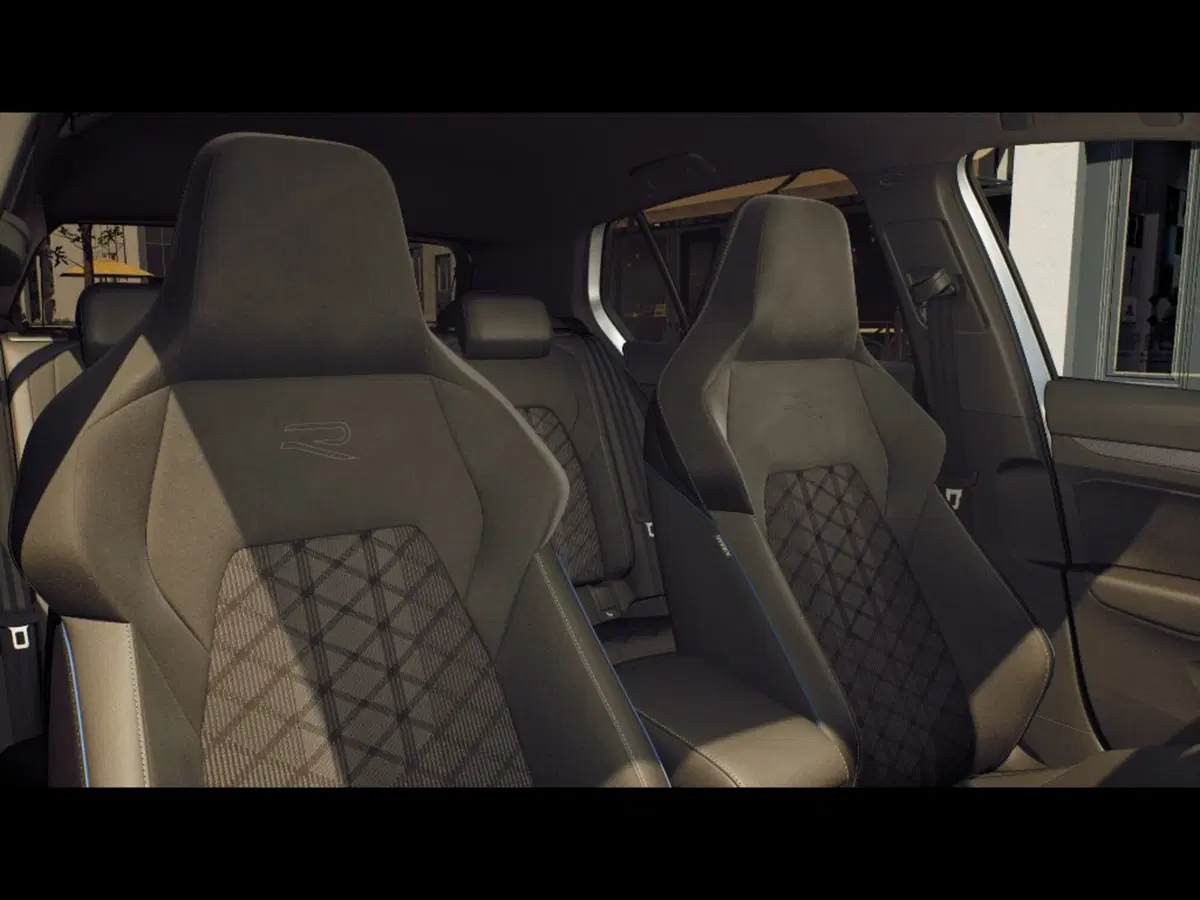 Volkswagen Golf nuova a Livorno (8)