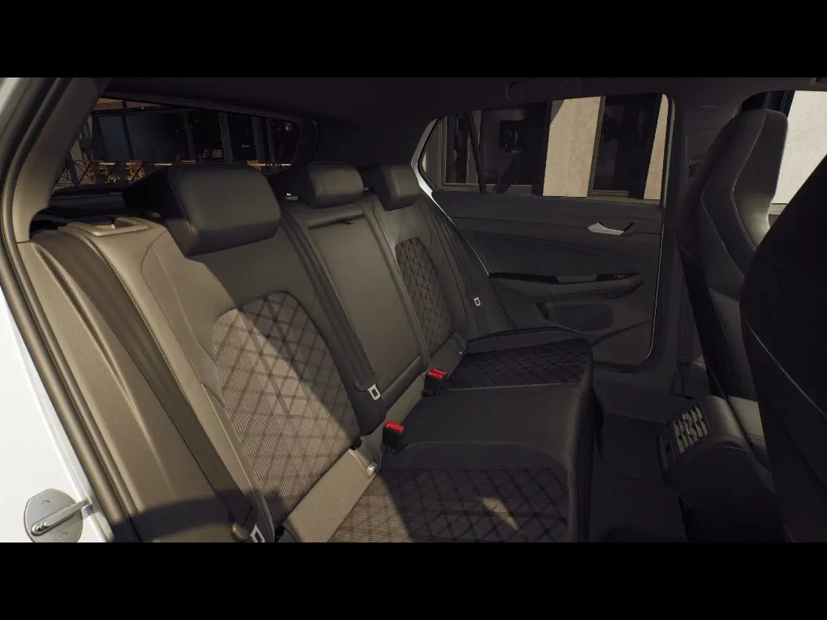 Volkswagen Golf nuova a Livorno (9)