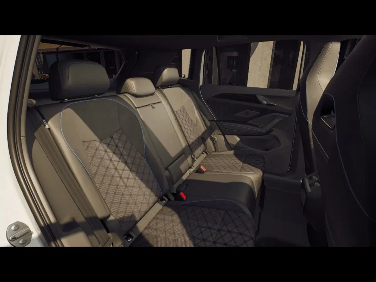 Volkswagen Tiguan nuova a Livorno (9)