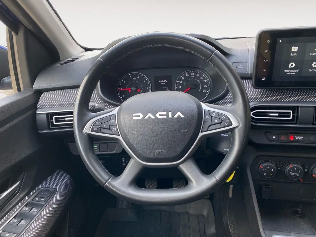 Dacia Sandero usata a Bologna (7)