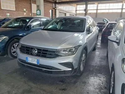 Volkswagen Tiguan 2.0 TDI 150 CV SCR DSG 4MOTION Life del 2022 usata a Bologna