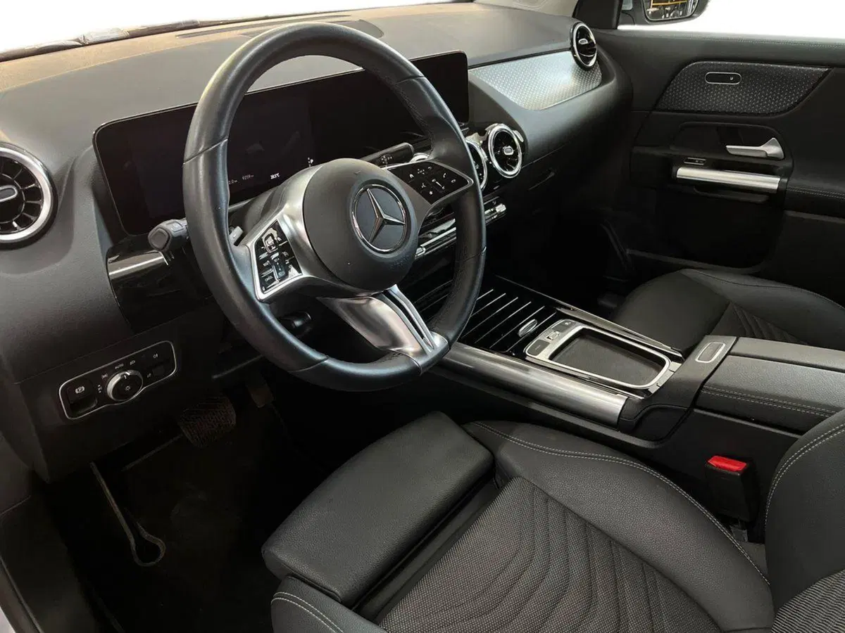 Mercedes-Benz GLA SUV usata a Bari (10)