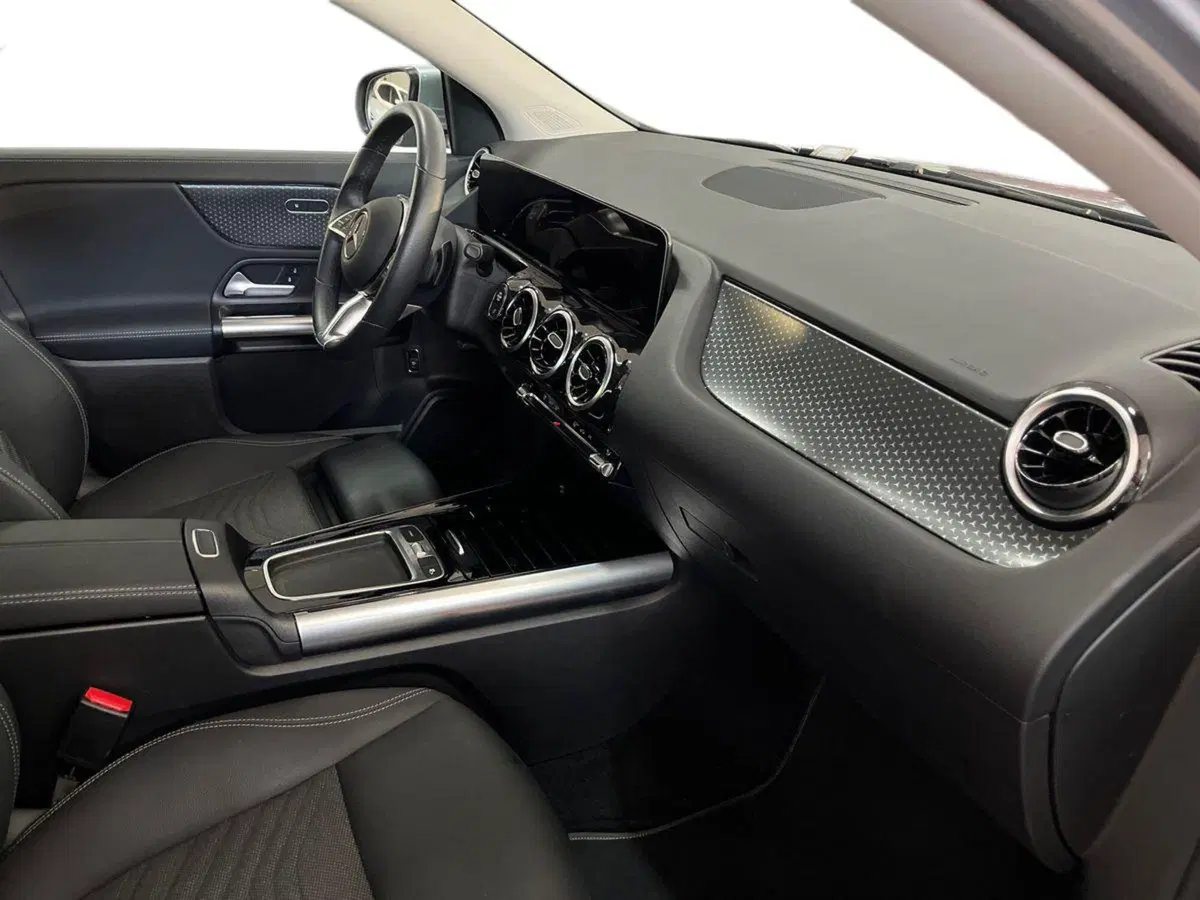 Mercedes-Benz GLA SUV usata a Bari (9)