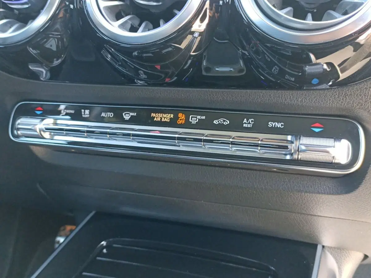 Mercedes-Benz GLA SUV usata a Bari (14)