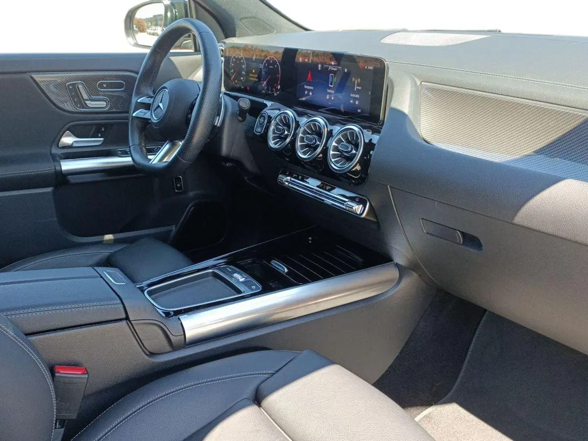 Mercedes-Benz GLA SUV usata a Bari (15)