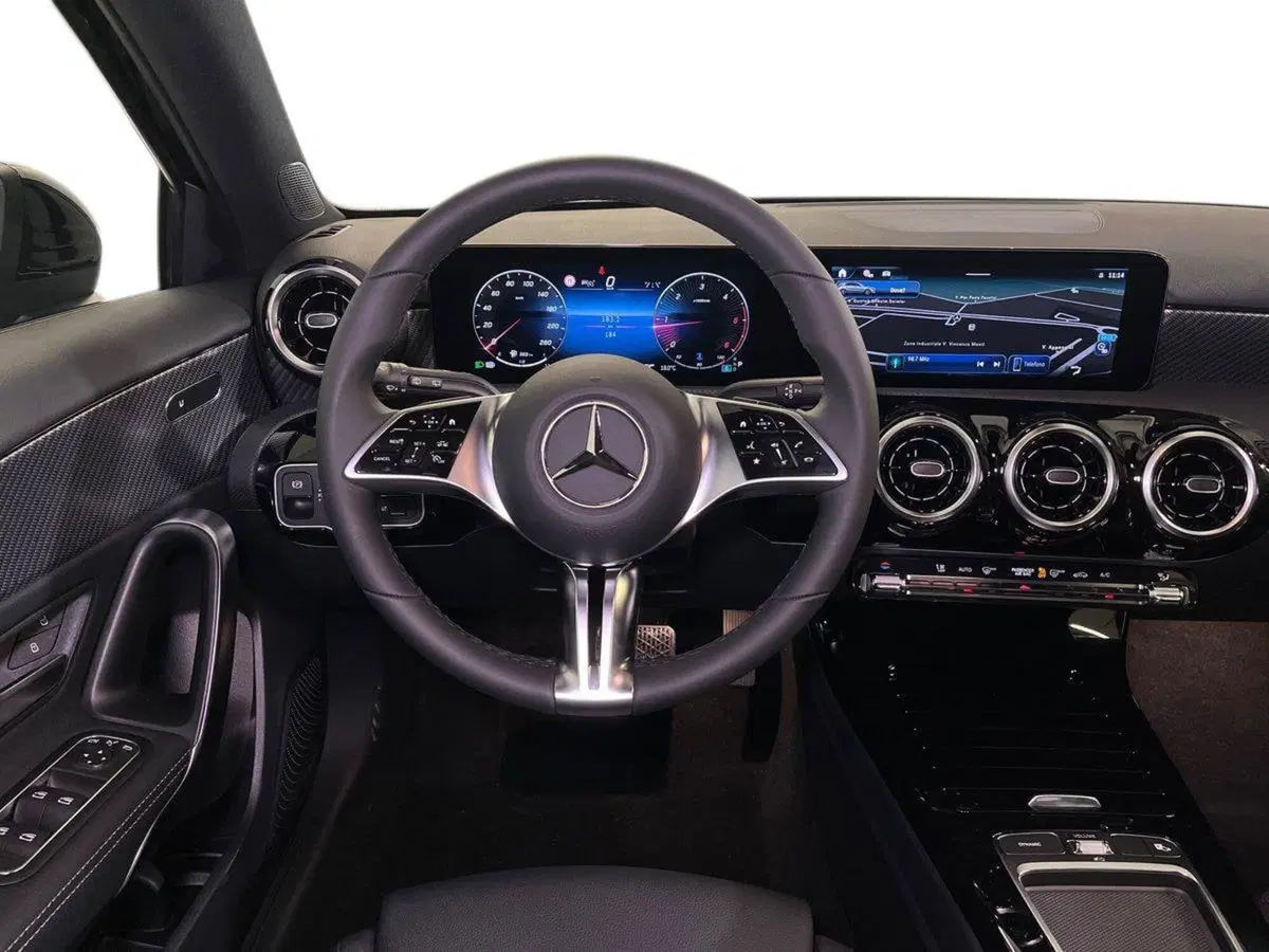 Mercedes-Benz Classe A nuova a Milano (11)