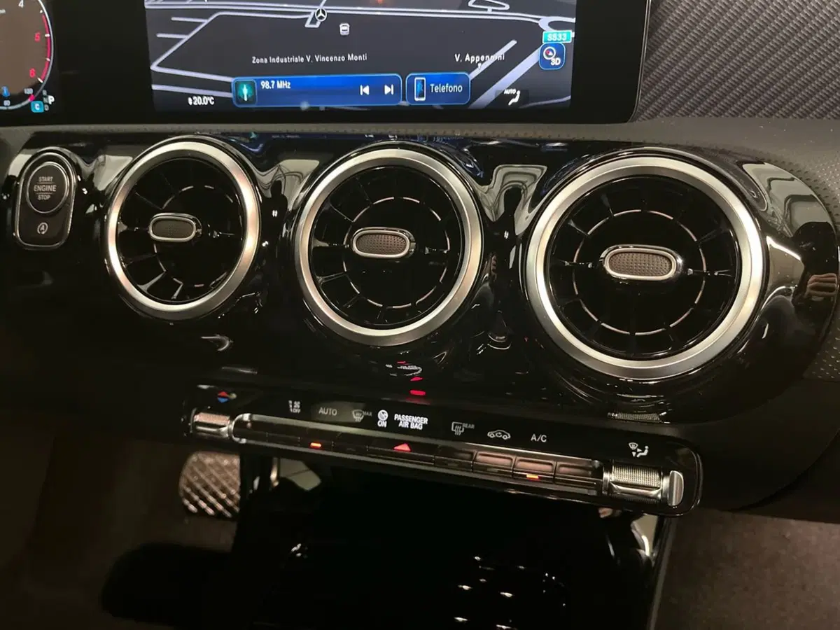 Mercedes-Benz Classe A nuova a Milano (14)
