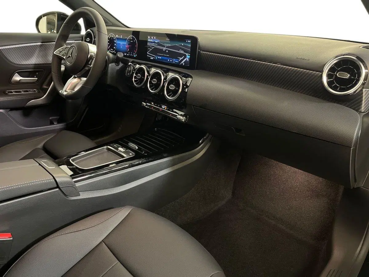 Mercedes-Benz Classe A nuova a Milano (15)