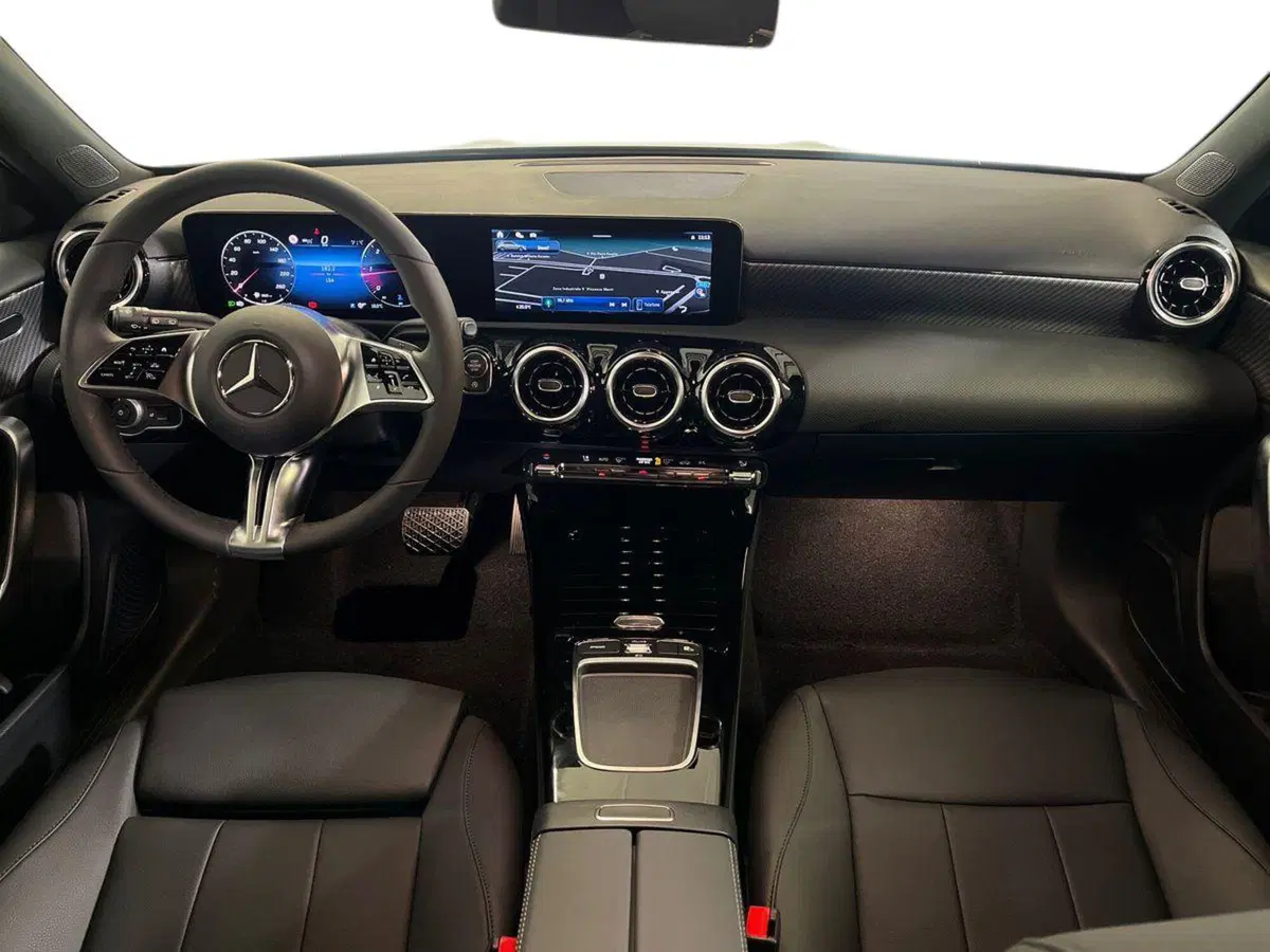 Mercedes-Benz Classe A nuova a Milano (9)