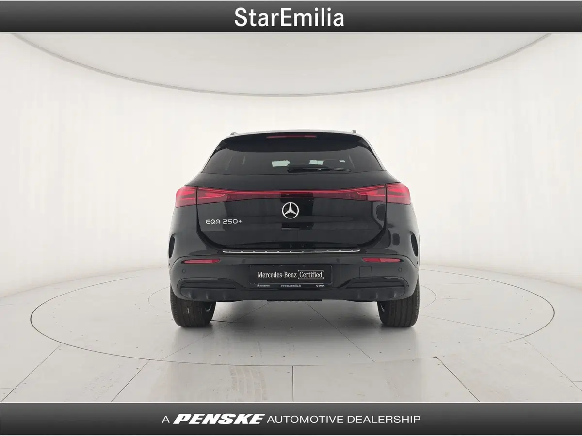 Mercedes-Benz EQA nuova a Bologna (4)