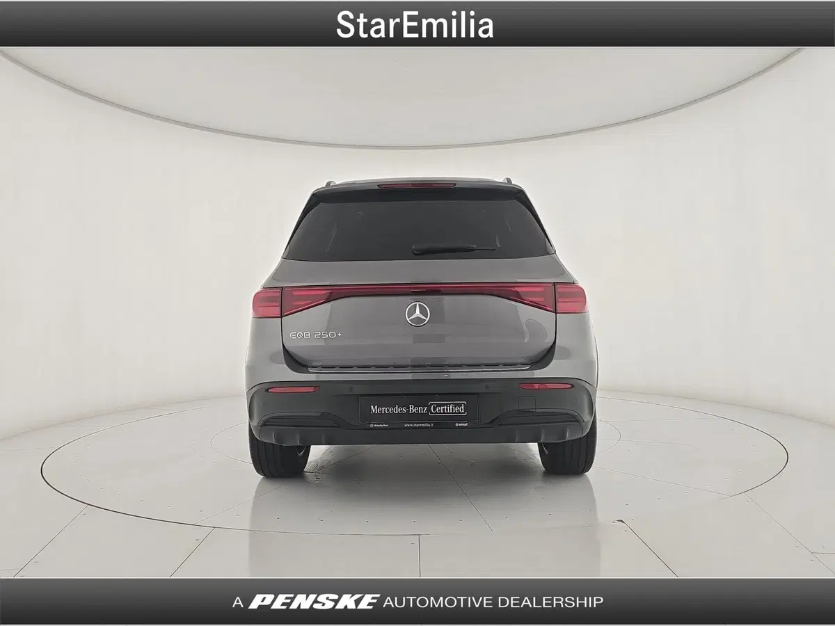 Mercedes-Benz EQB nuova a Bologna (4)