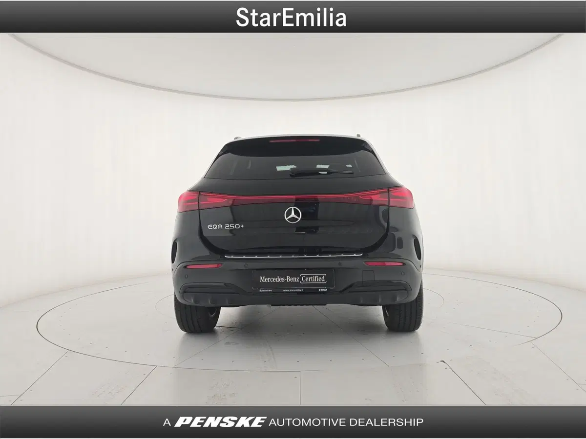 Mercedes-Benz EQA nuova a Bologna (4)