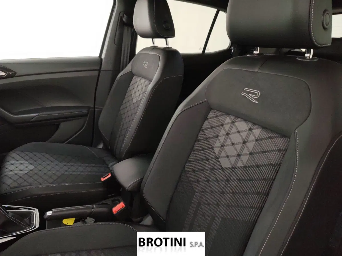 Volkswagen T-Cross usata a Massa-Carrara (9)