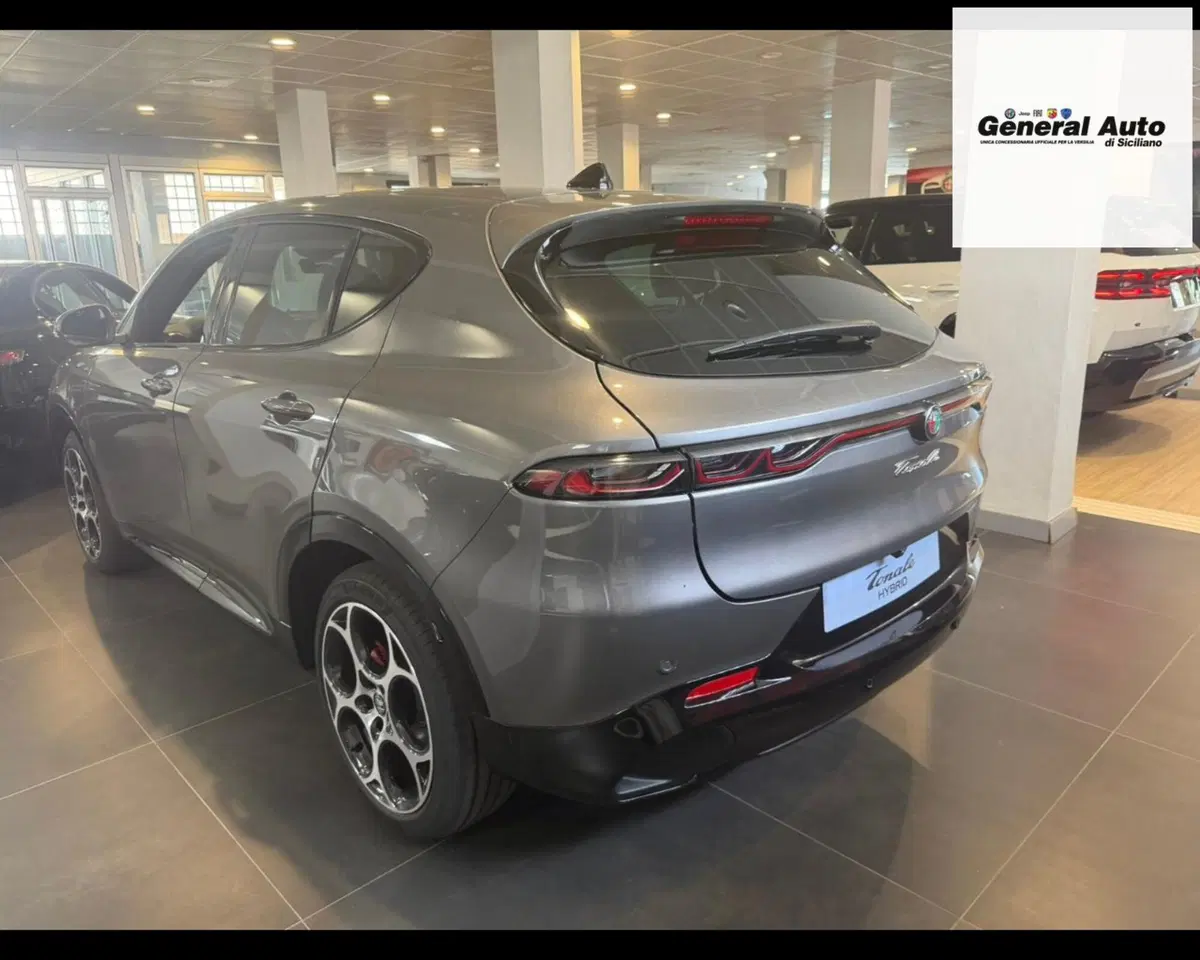 Alfa Romeo Tonale nuova a Lucca (5)