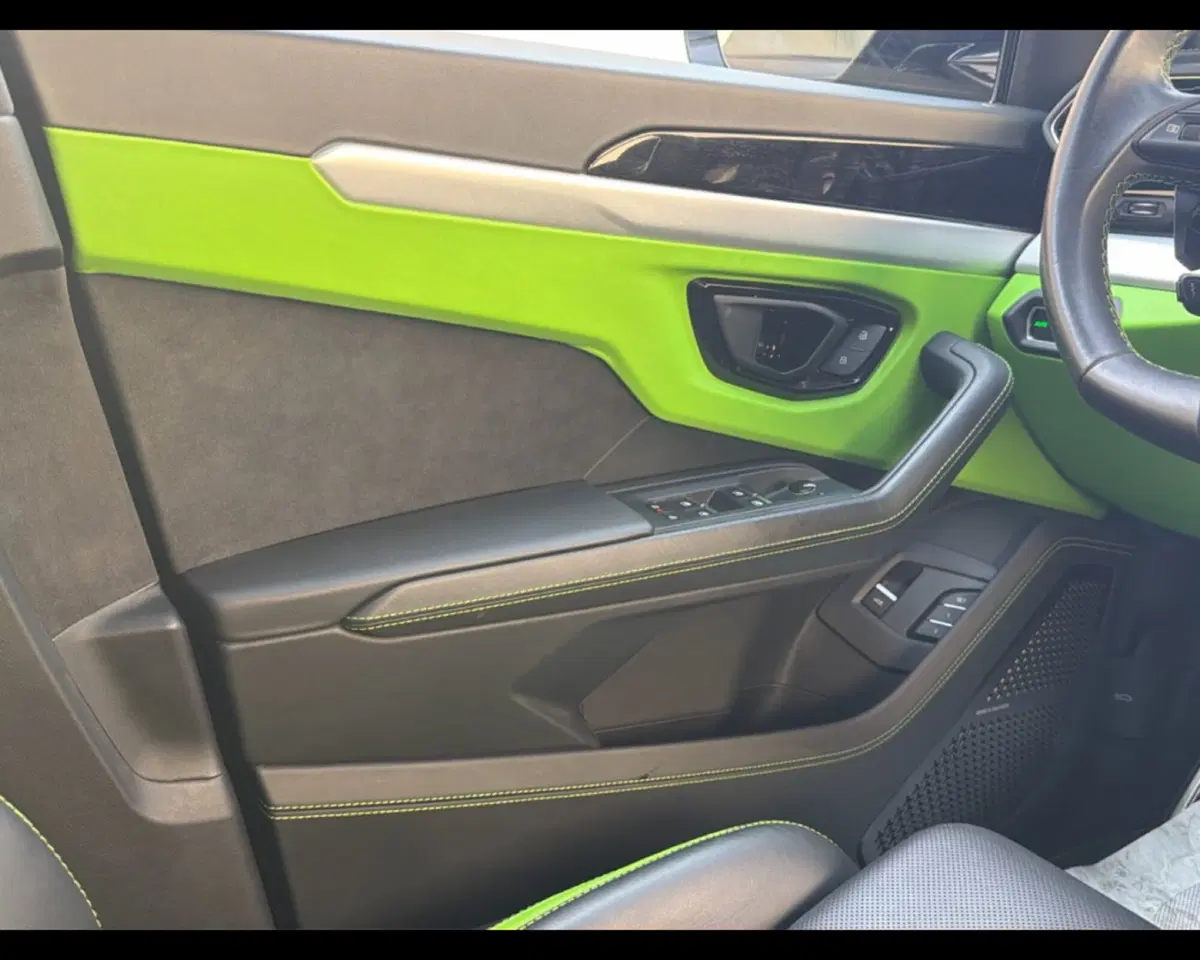 Lamborghini Urus usata a Caserta (12)