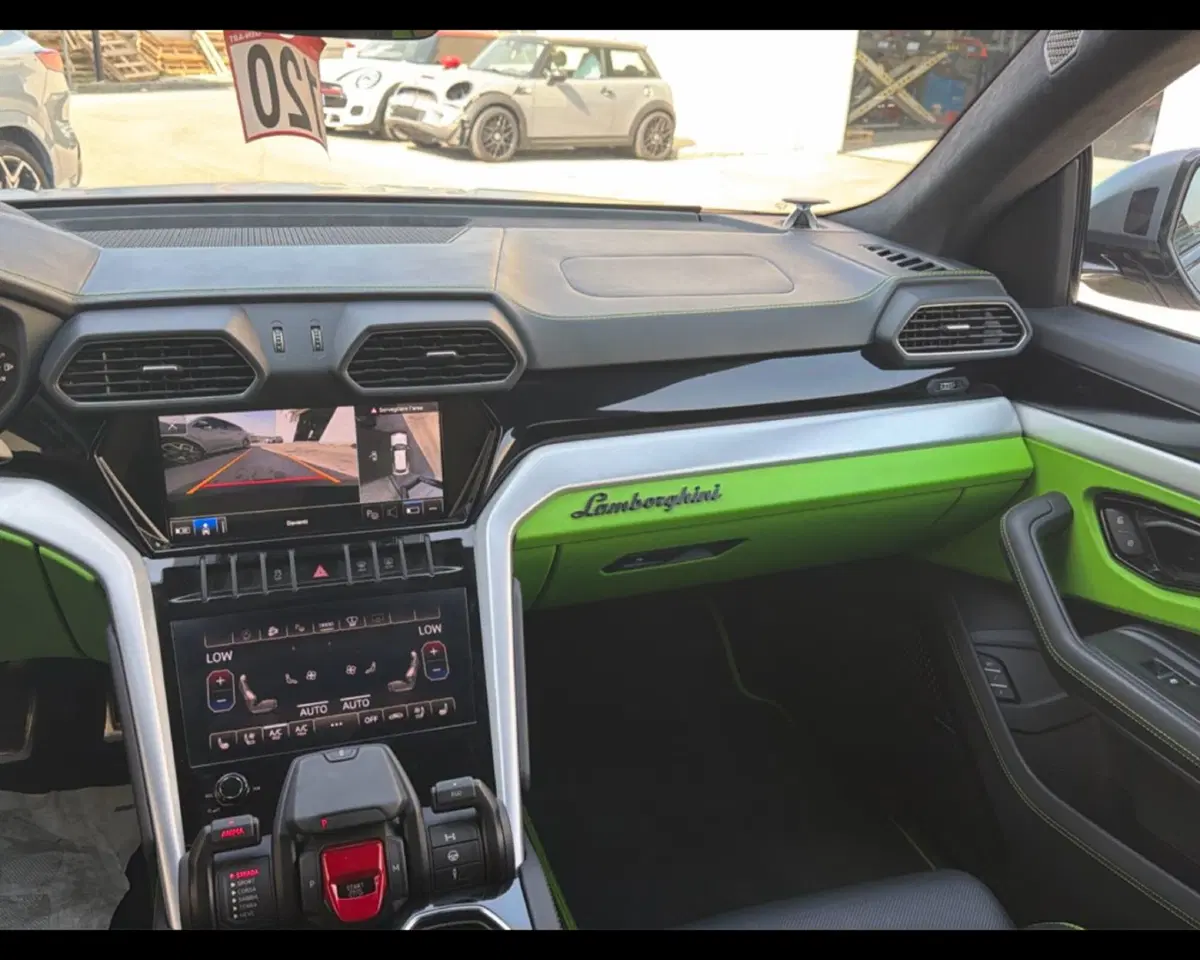 Lamborghini Urus usata a Caserta (17)