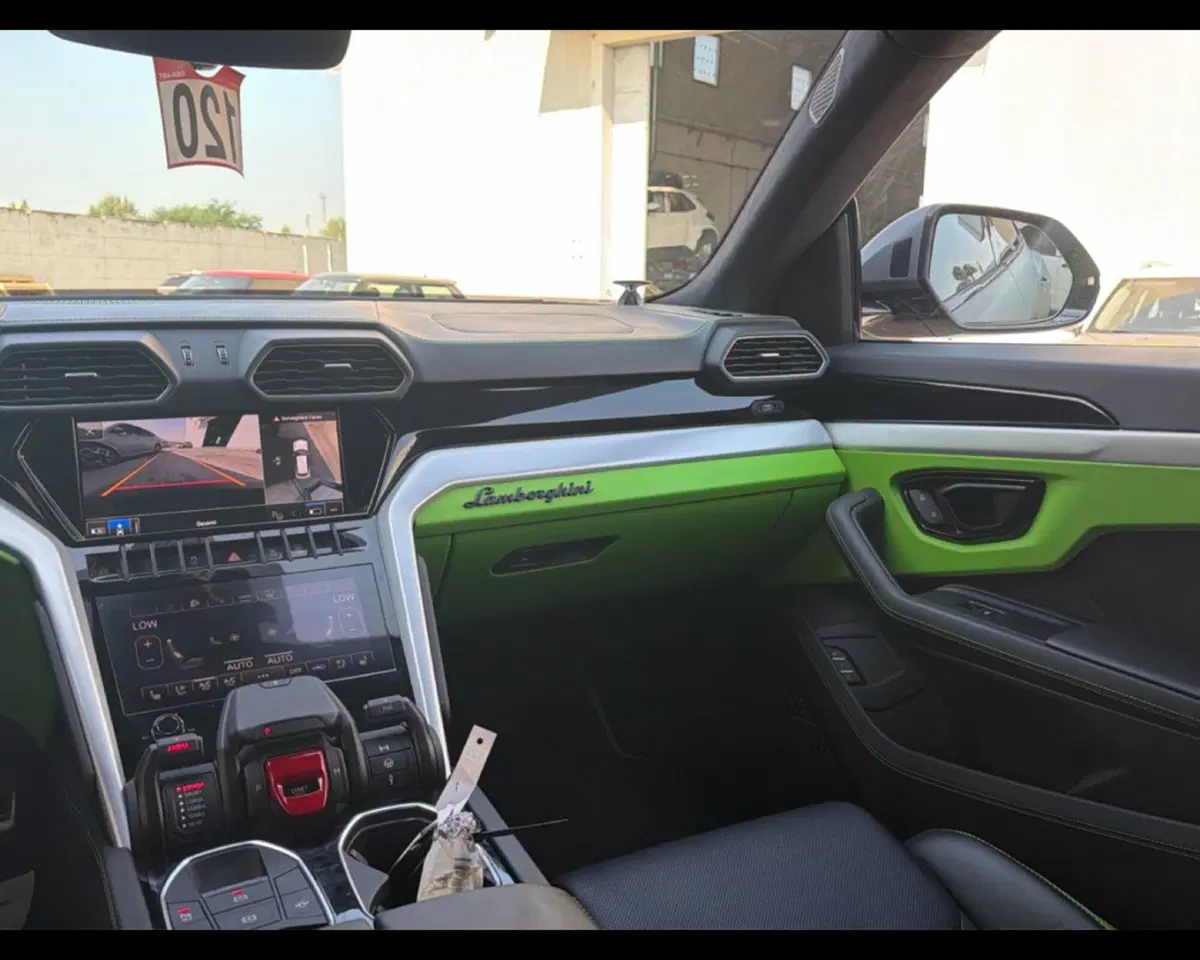 Lamborghini Urus usata a Caserta (19)