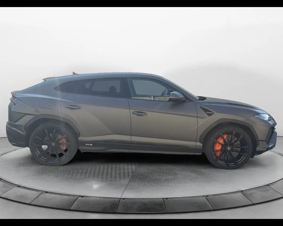 Lamborghini Urus usata a Caserta (4)