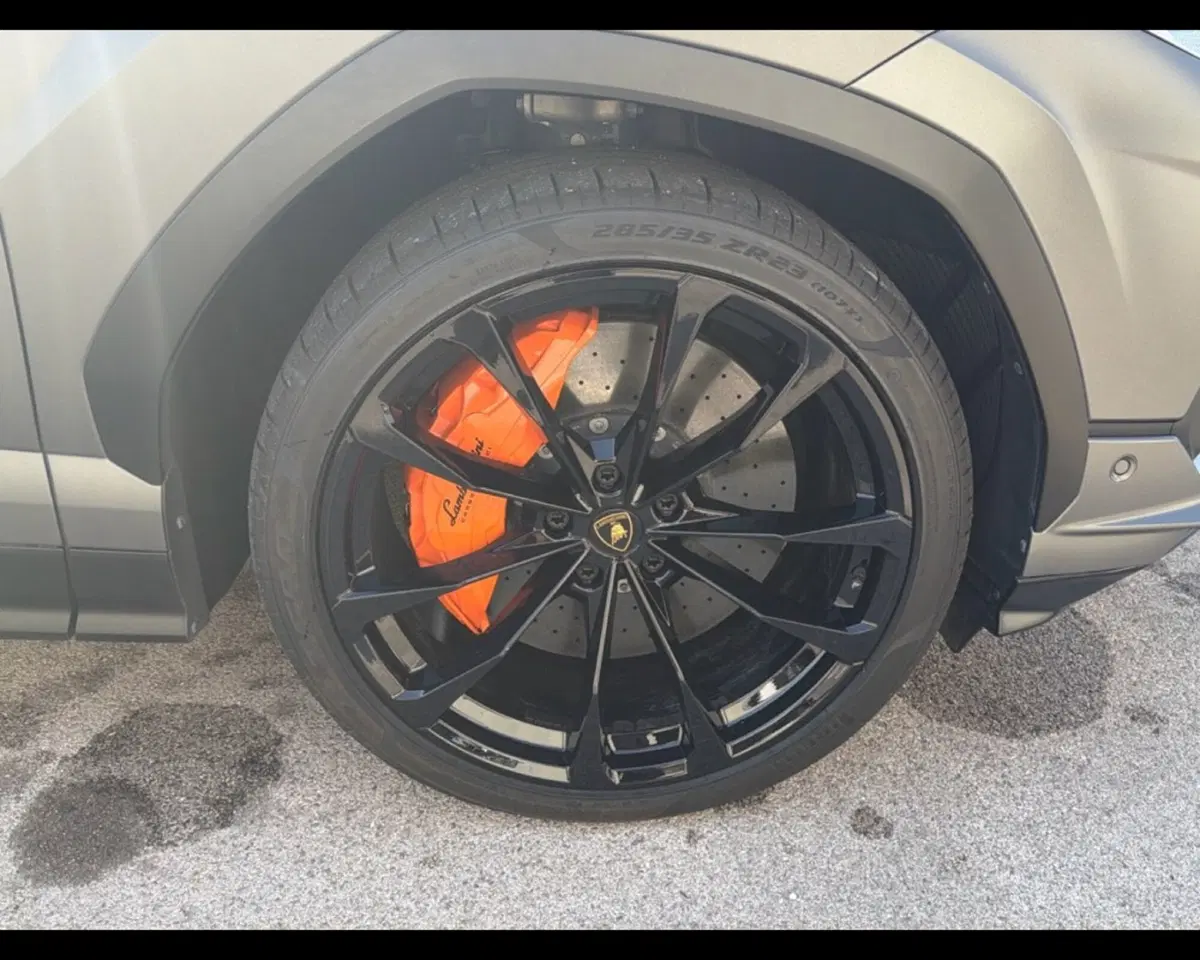 Lamborghini Urus usata a Caserta (9)