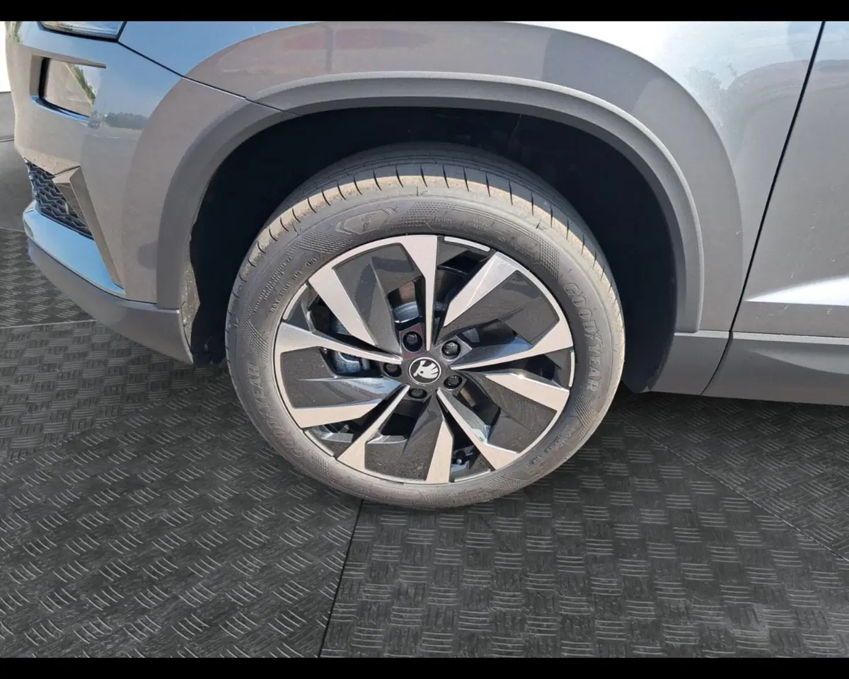 Skoda Karoq nuova a Ravenna (9)