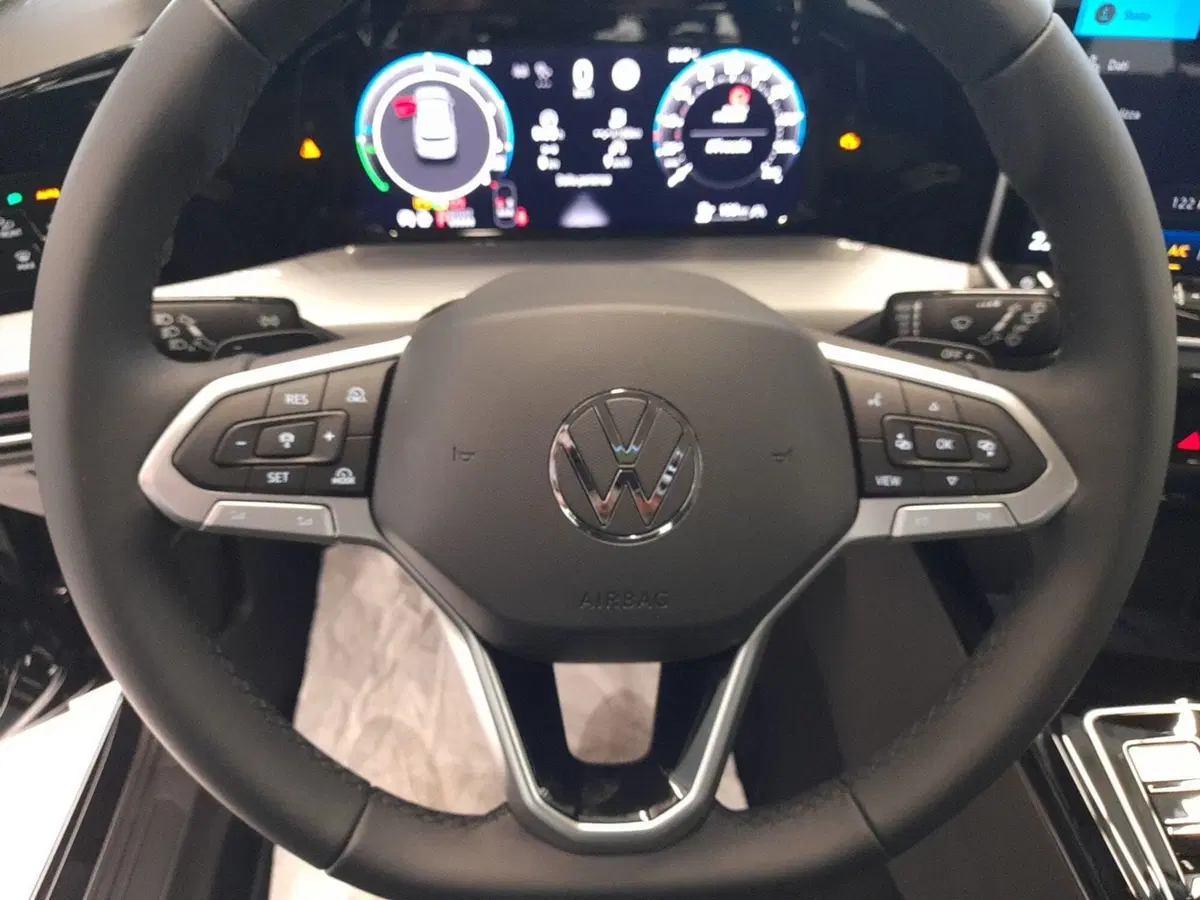 Volkswagen Golf nuova a Bologna (12)