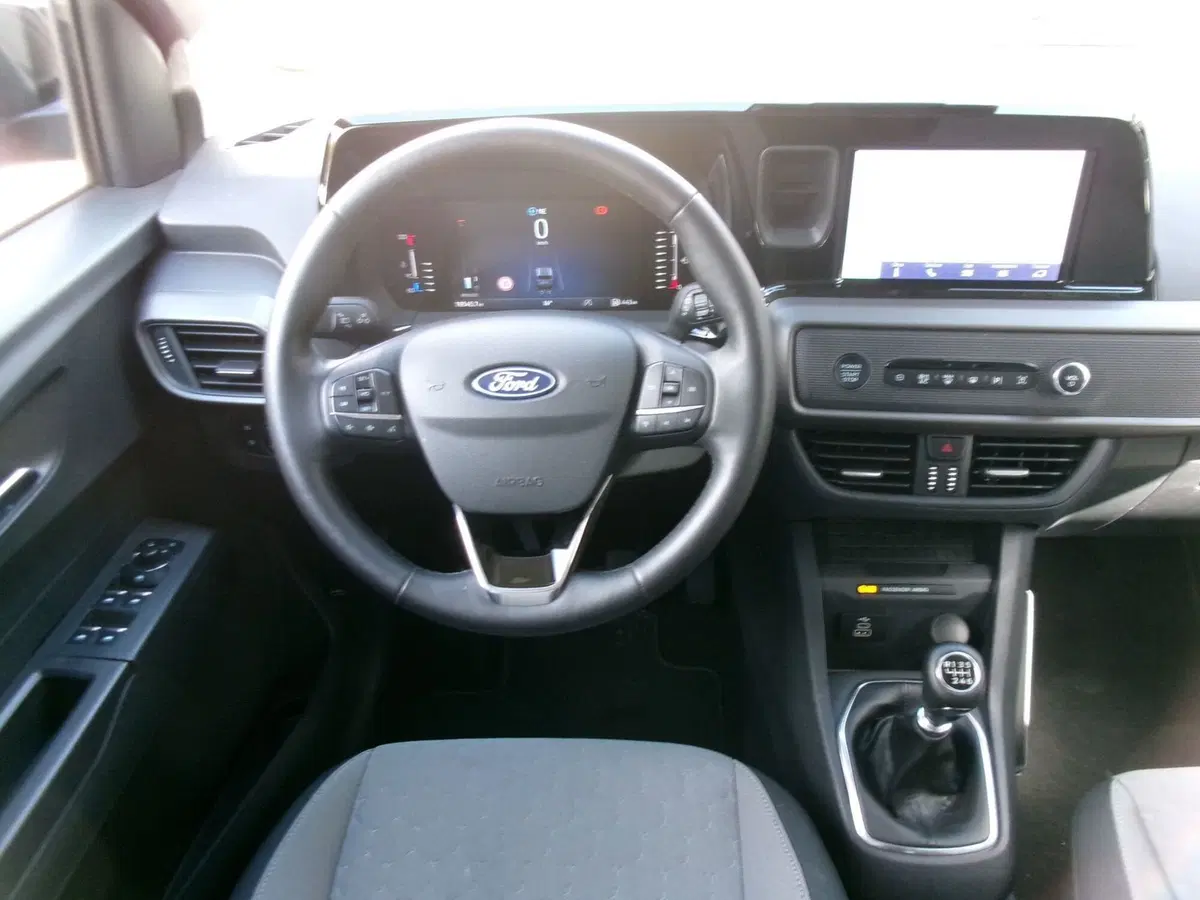 Ford Tourneo Courier usata a Venezia (10)
