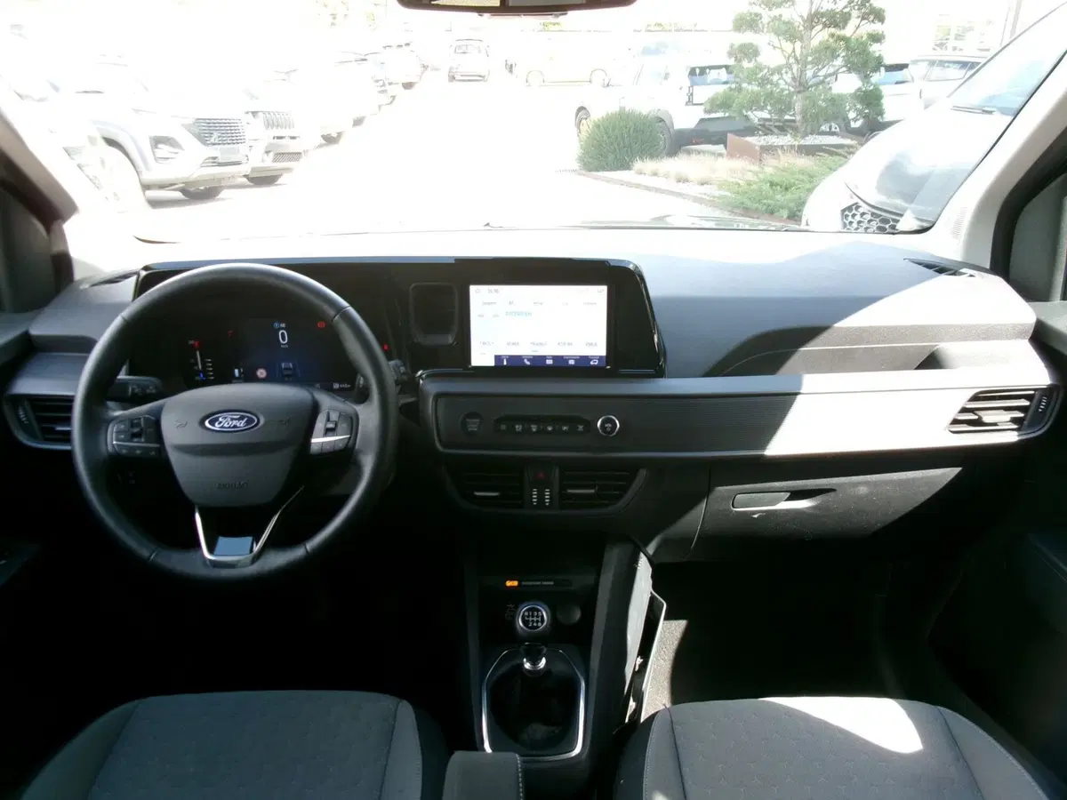Ford Tourneo Courier usata a Venezia (11)