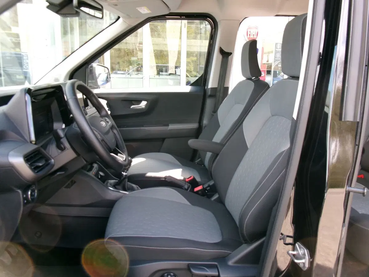 Ford Tourneo Courier usata a Venezia (14)