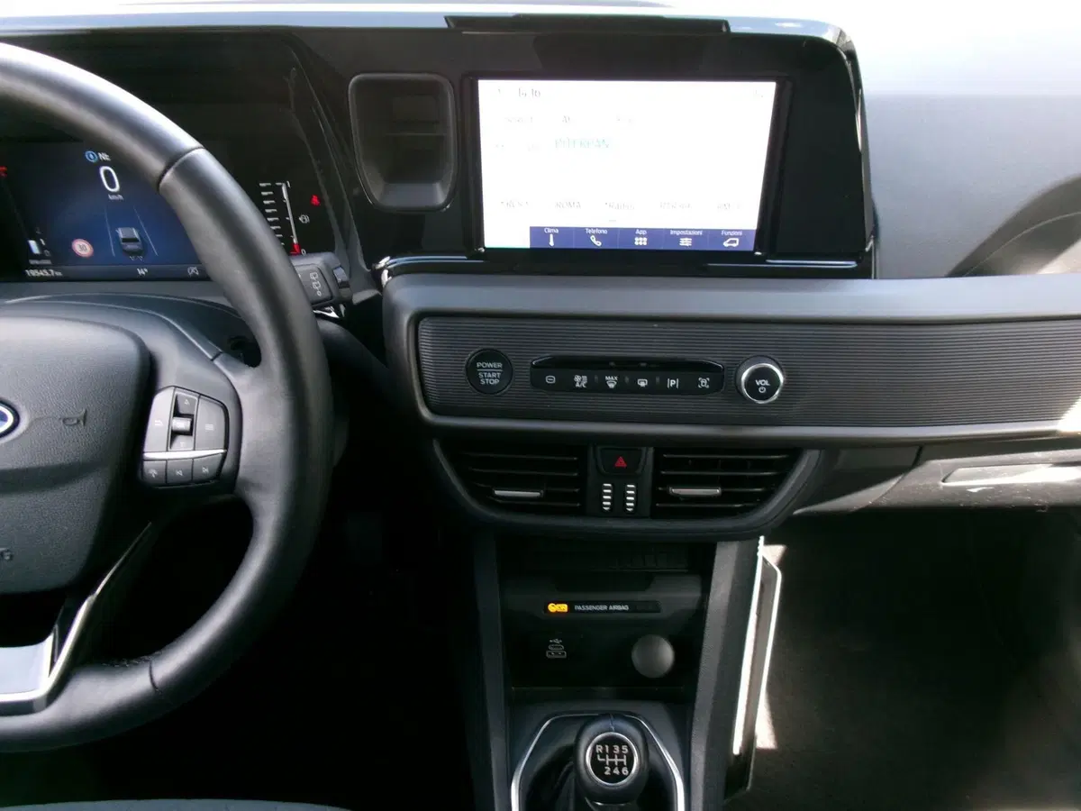 Ford Tourneo Courier usata a Venezia (19)