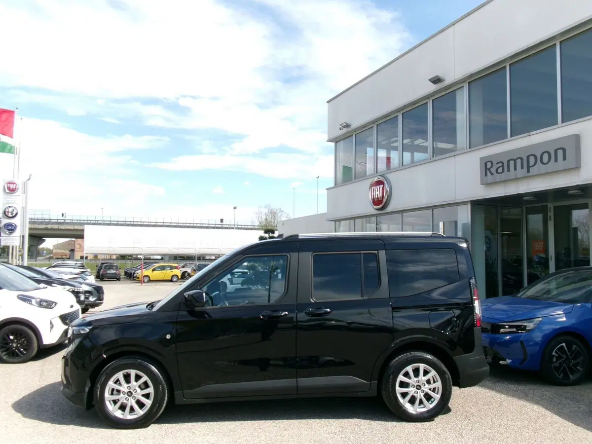 Ford Tourneo Courier usata a Venezia (2)