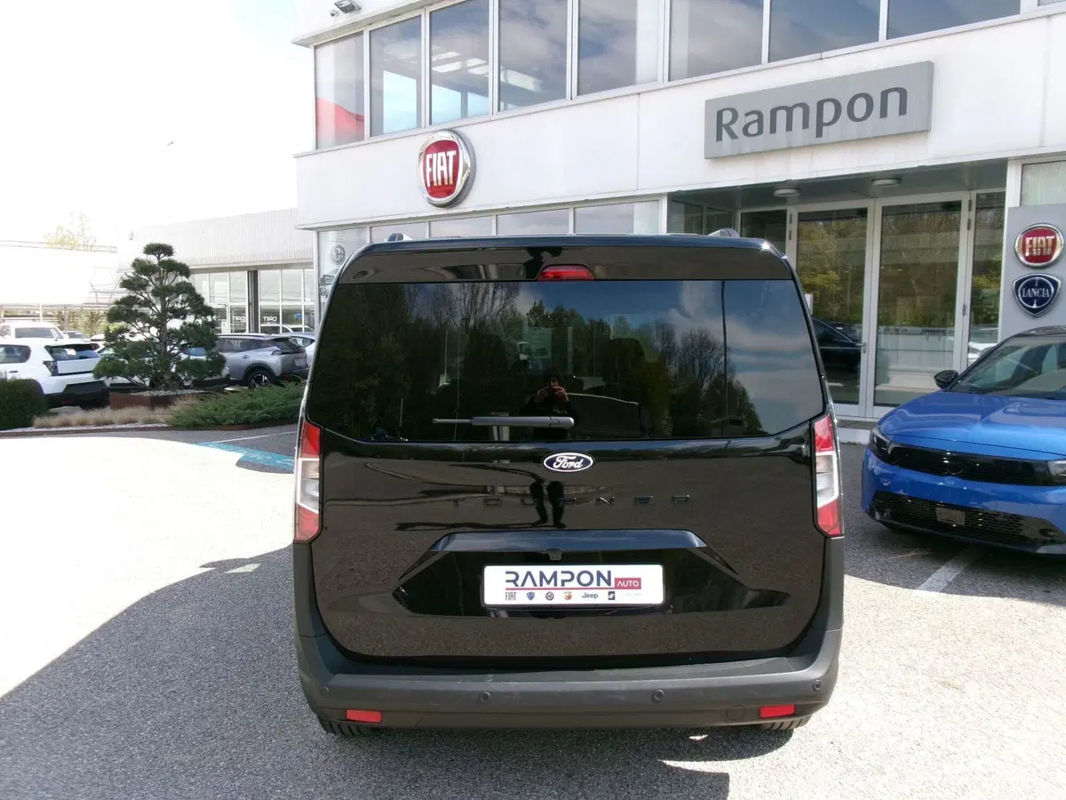 Ford Tourneo Courier usata a Venezia (5)