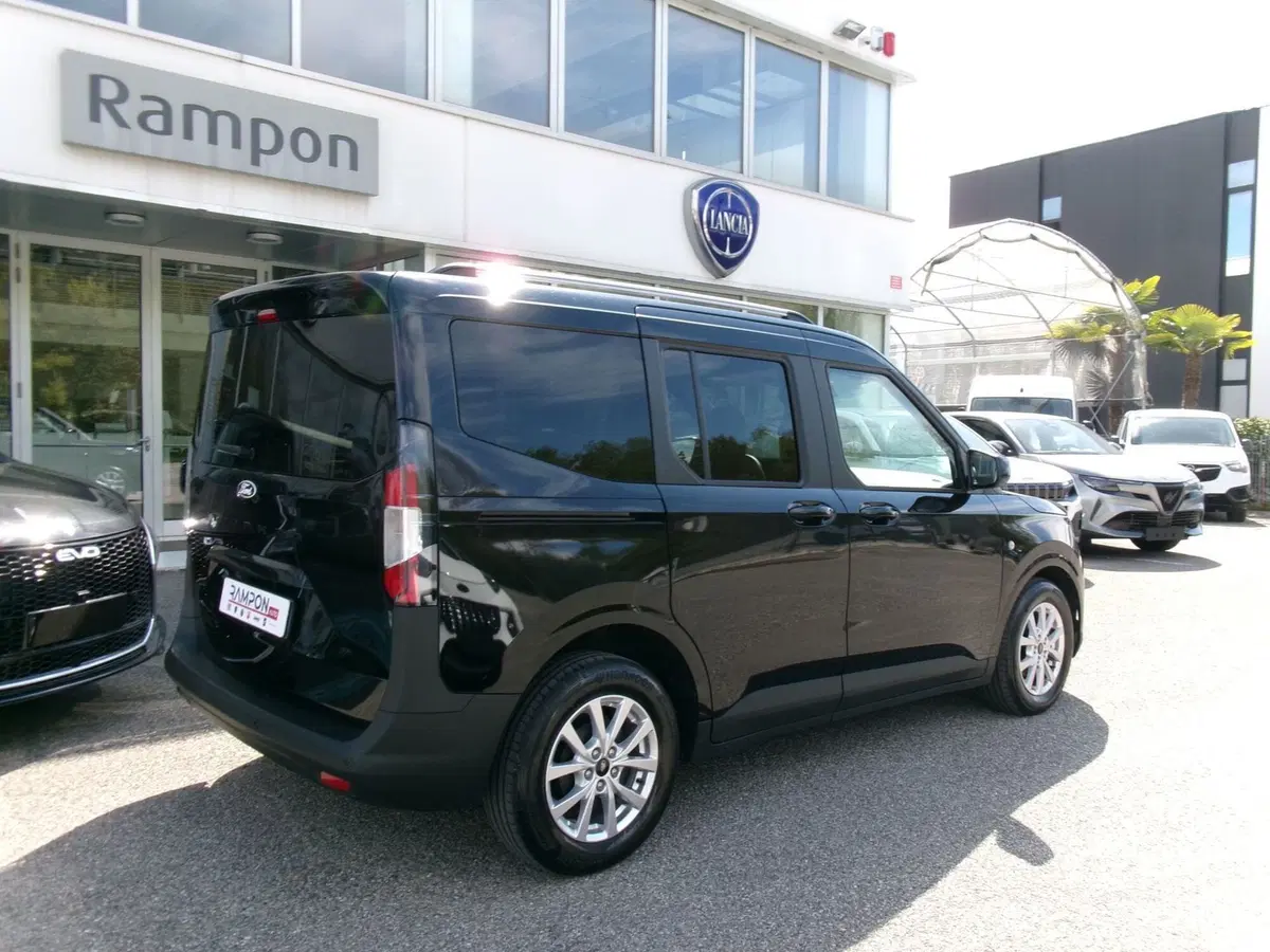 Ford Tourneo Courier usata a Venezia (6)