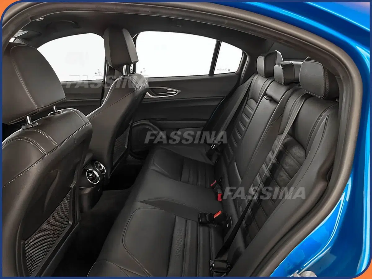 Alfa Romeo Giulia usata a Milano (10)