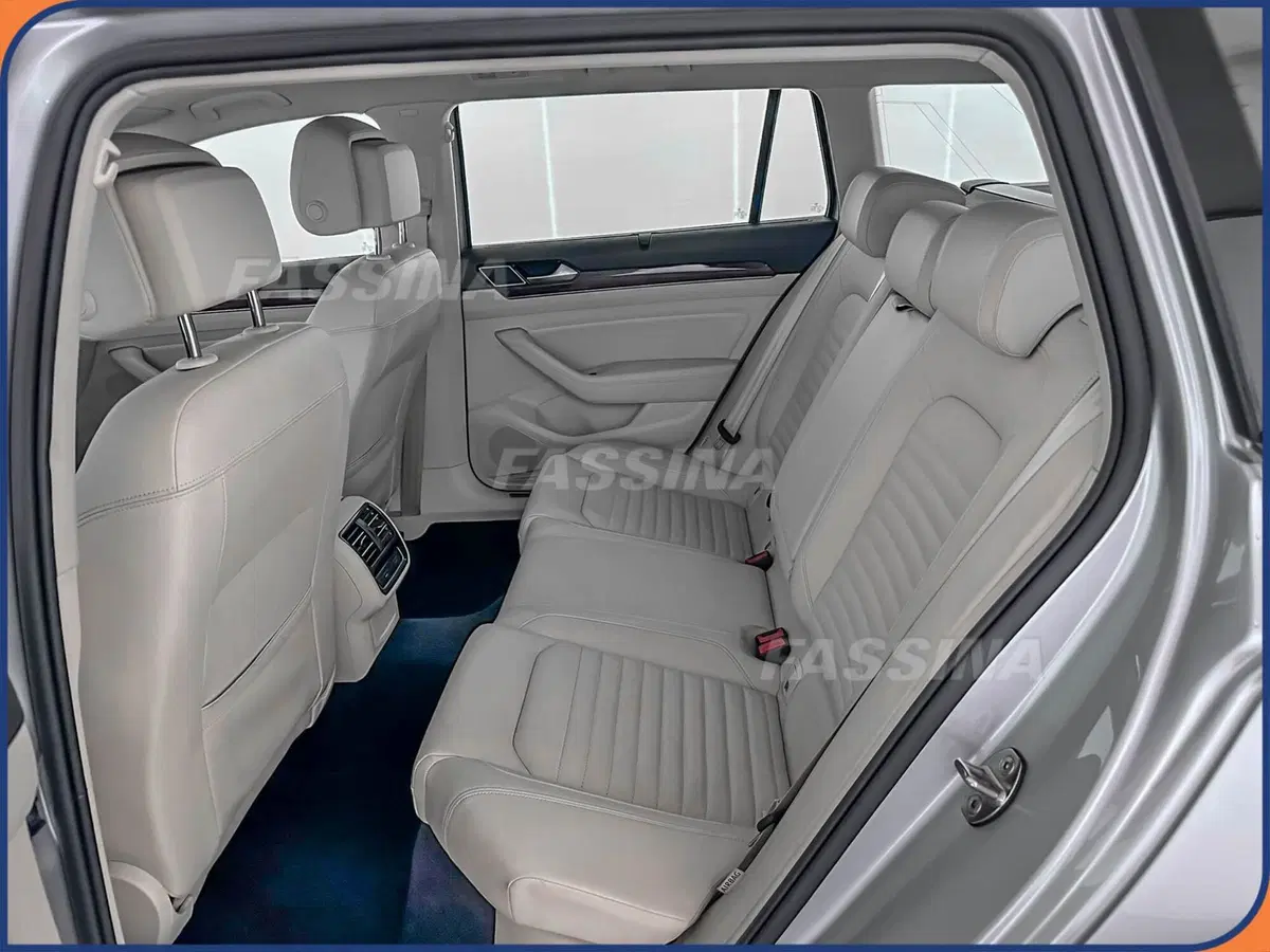 Volkswagen Passat Variant usata a Milano (10)
