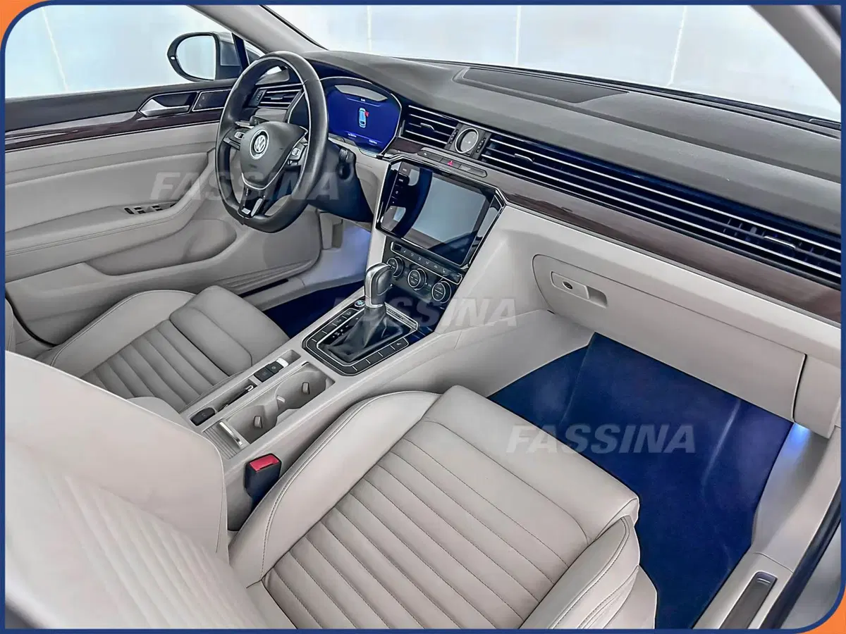 Volkswagen Passat Variant usata a Milano (13)