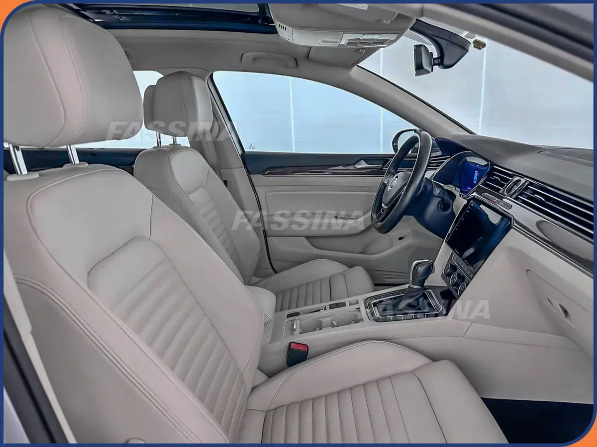 Volkswagen Passat Variant usata a Milano (14)