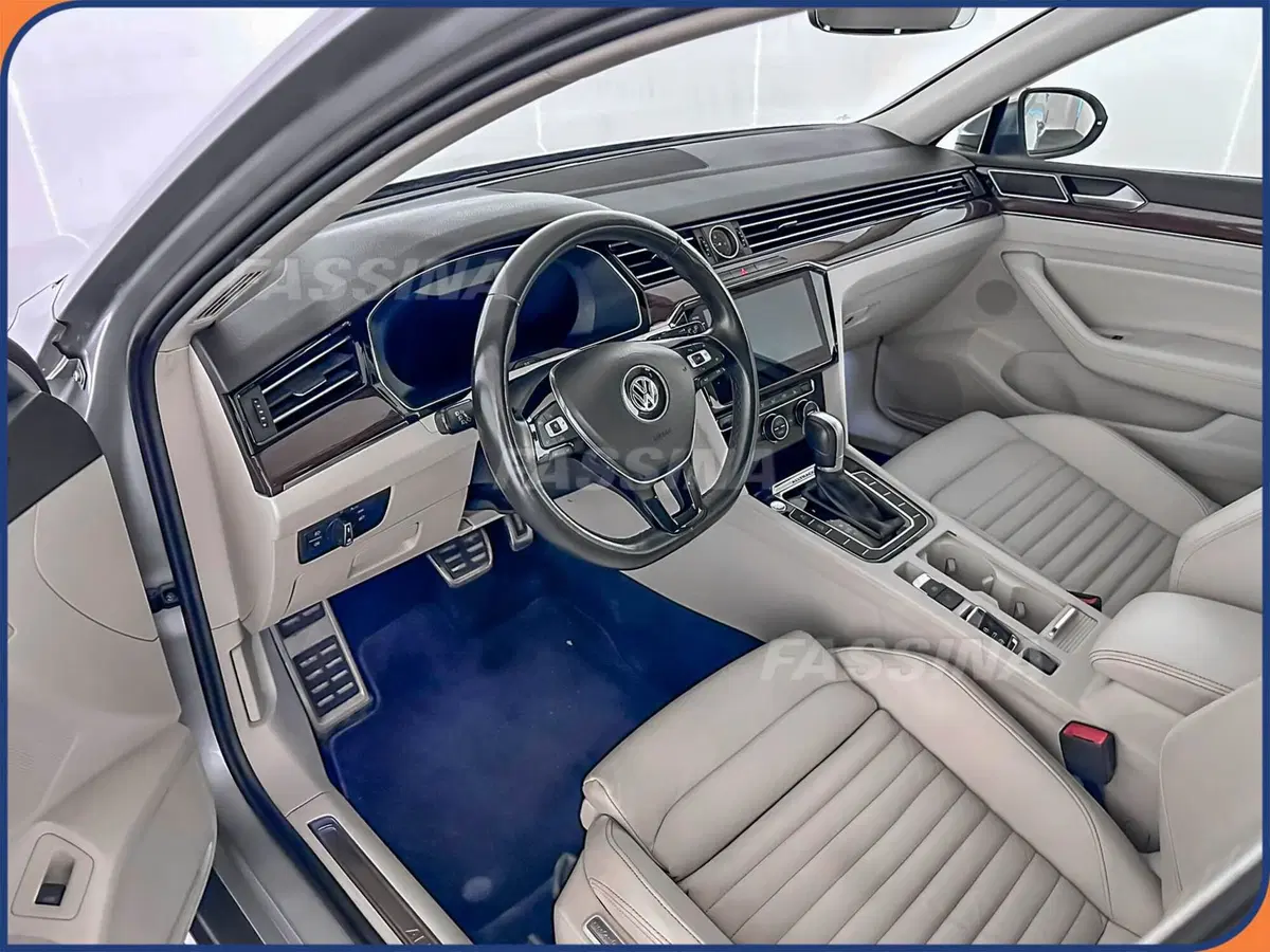 Volkswagen Passat Variant usata a Milano (9)