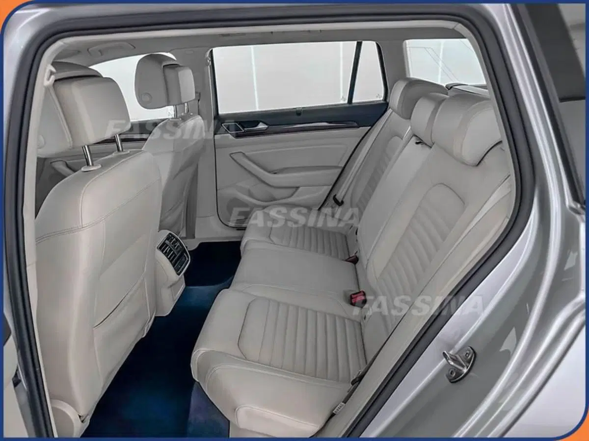 Volkswagen Passat Variant usata a Milano (10)