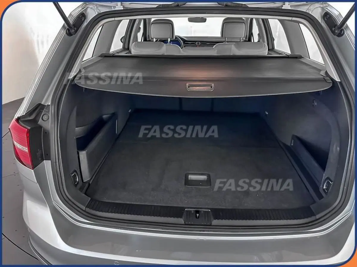 Volkswagen Passat Variant usata a Milano (12)