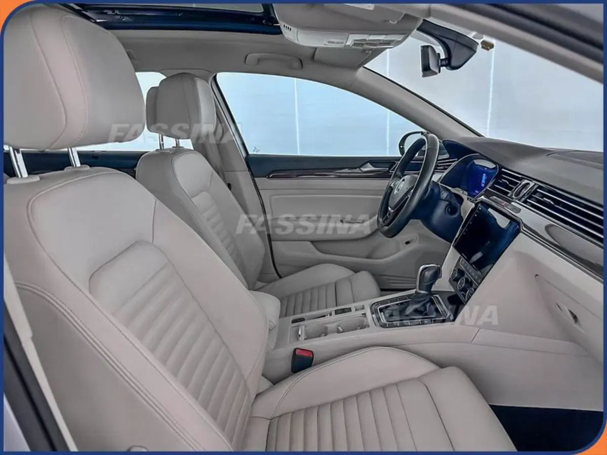 Volkswagen Passat Variant usata a Milano (14)