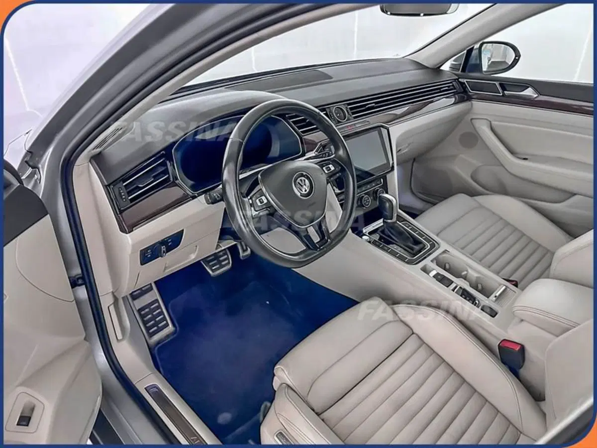 Volkswagen Passat Variant usata a Milano (9)