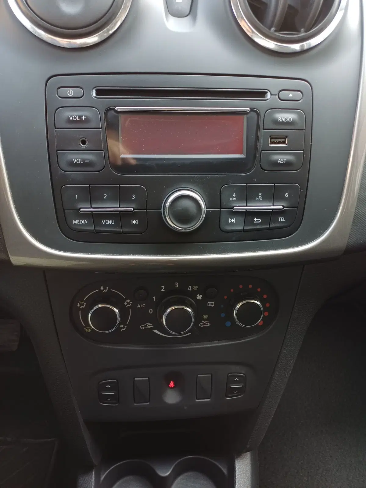 Dacia Logan usata a Modena (16)