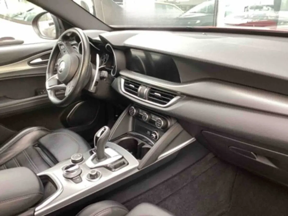 Alfa Romeo Stelvio usata a Modena (6)