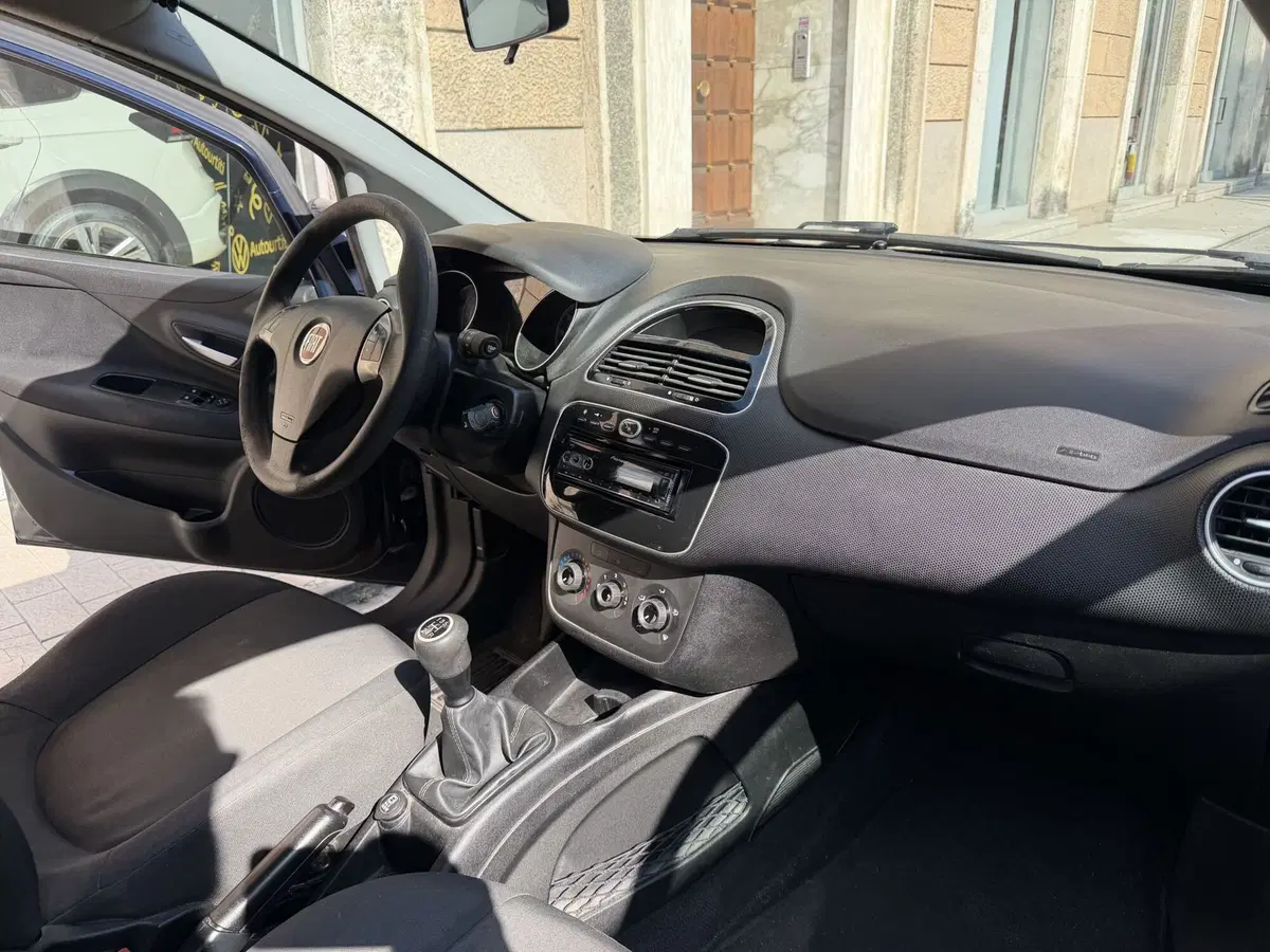Fiat Punto usata a Genova (10)