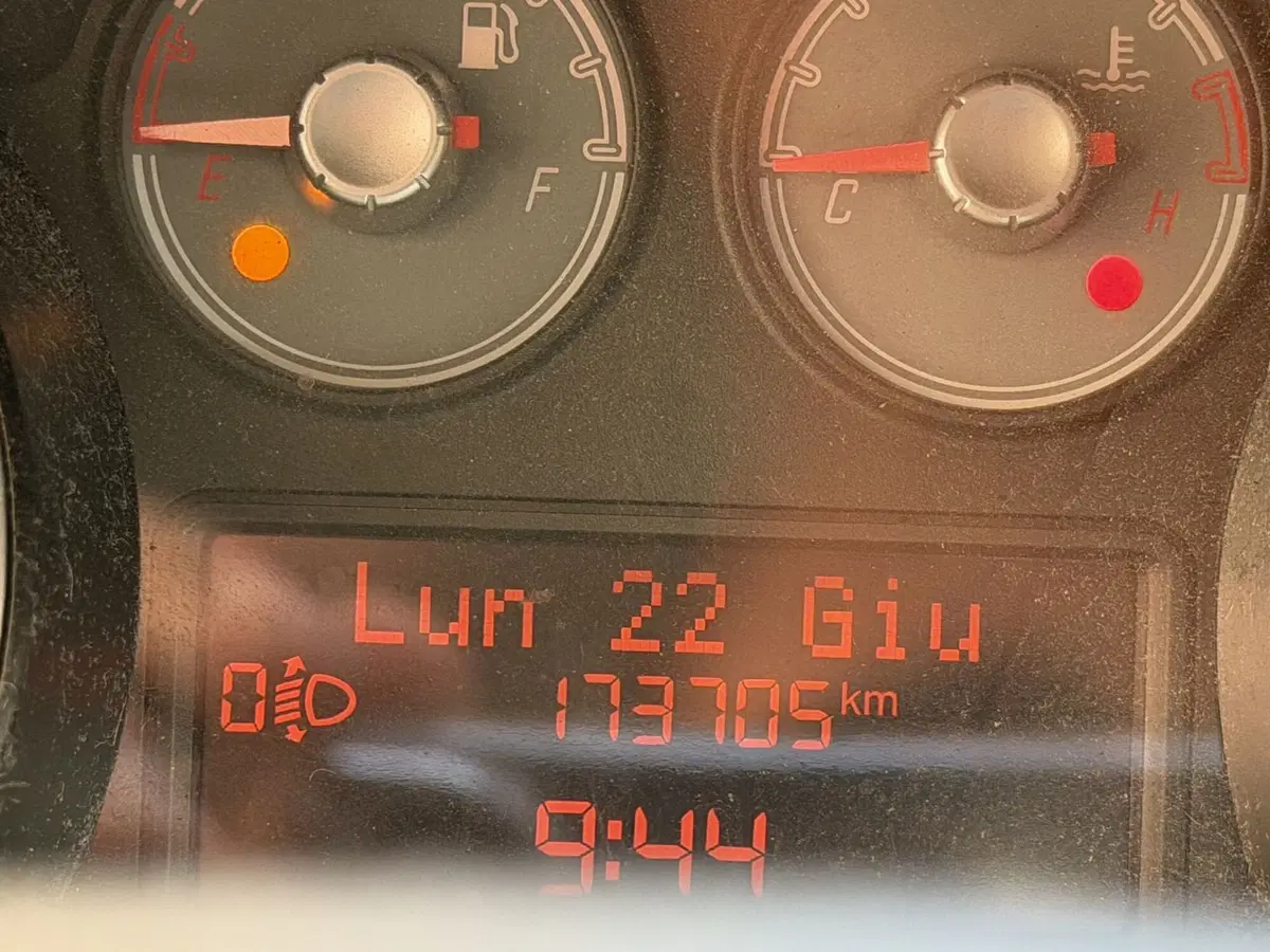 Fiat Punto usata a Genova (12)